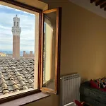 Il Nido-attico Centro Con Vista Duomo E Torre Del Mangia Appartement