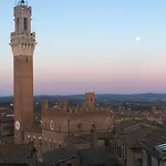 Il Nido-attico Centro Con Vista Duomo E Torre Del Mangia Appartement