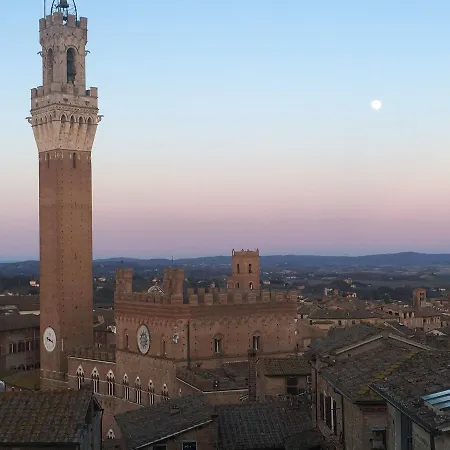Il Nido-attico Centro Con Vista Duomo E Torre Del Mangia Апартаменти