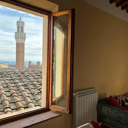 Il Nido-attico Centro Con Vista Duomo E Torre Del Mangia Lägenhet